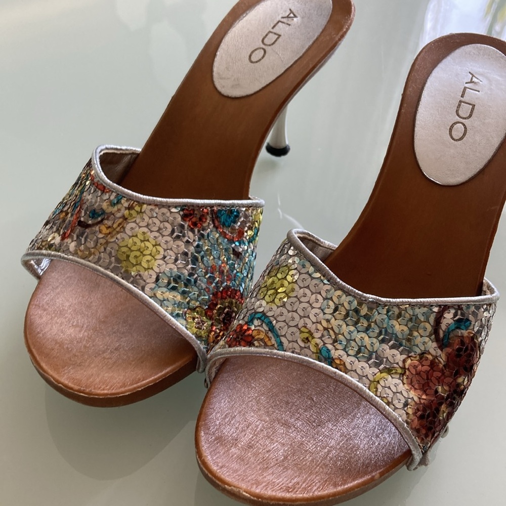 EUC - Aldo sequin open toe sandals. Size 39/8. Made in Italy.
